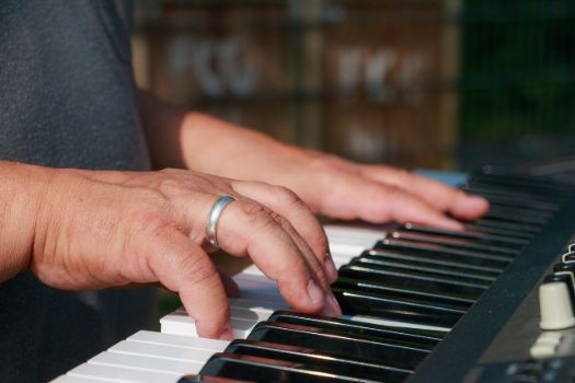 Piano Tuning Costs Hourly vs. Flat Rate